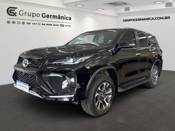 TOYOTA HILUX SW4 2.8 D-4D TURBO DIESEL SRX PLATINUM 7L 4X4 AUTOMÁTICO